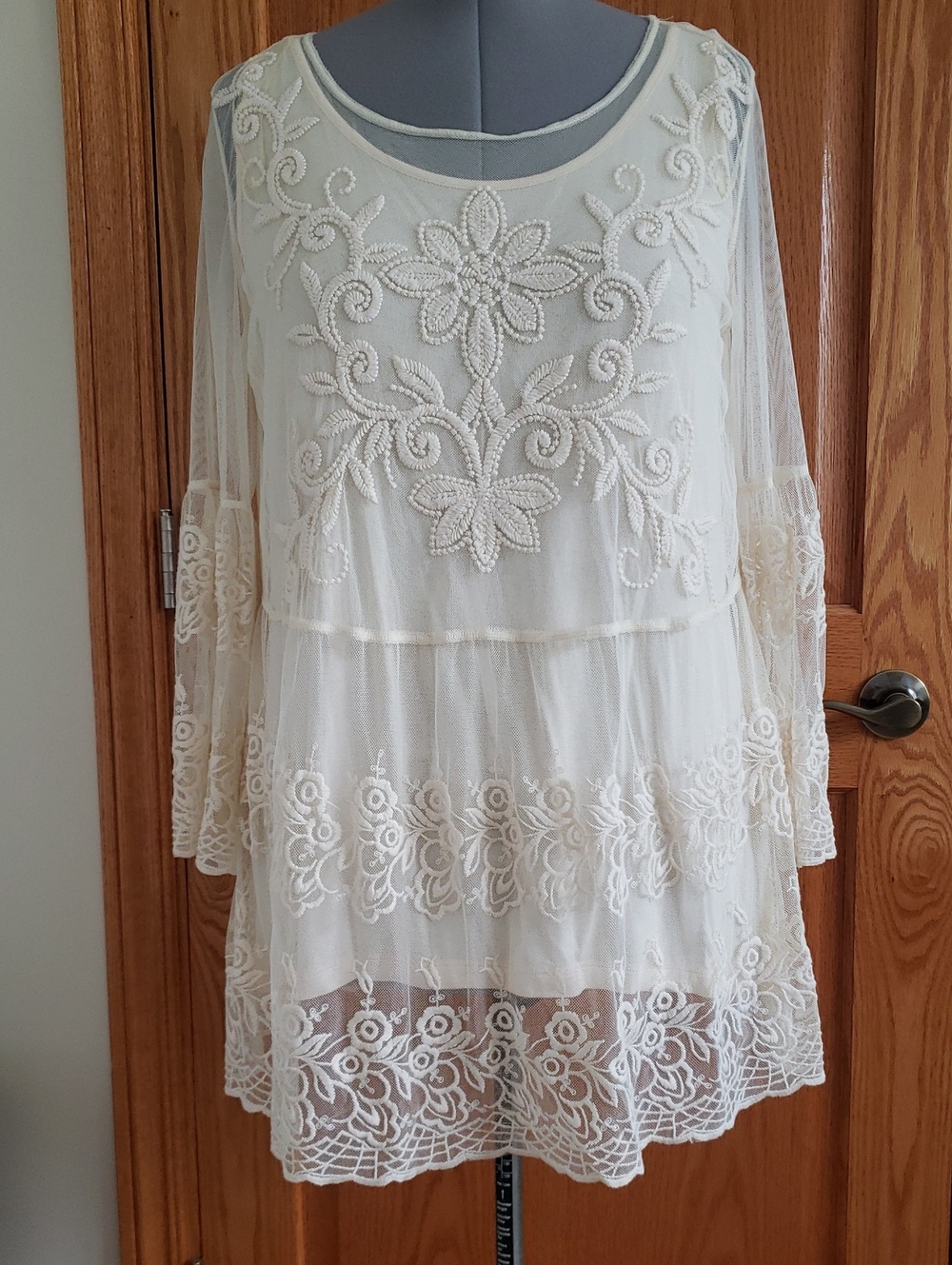 John Mark Cream Lace Embroidered Tunic Sz.L